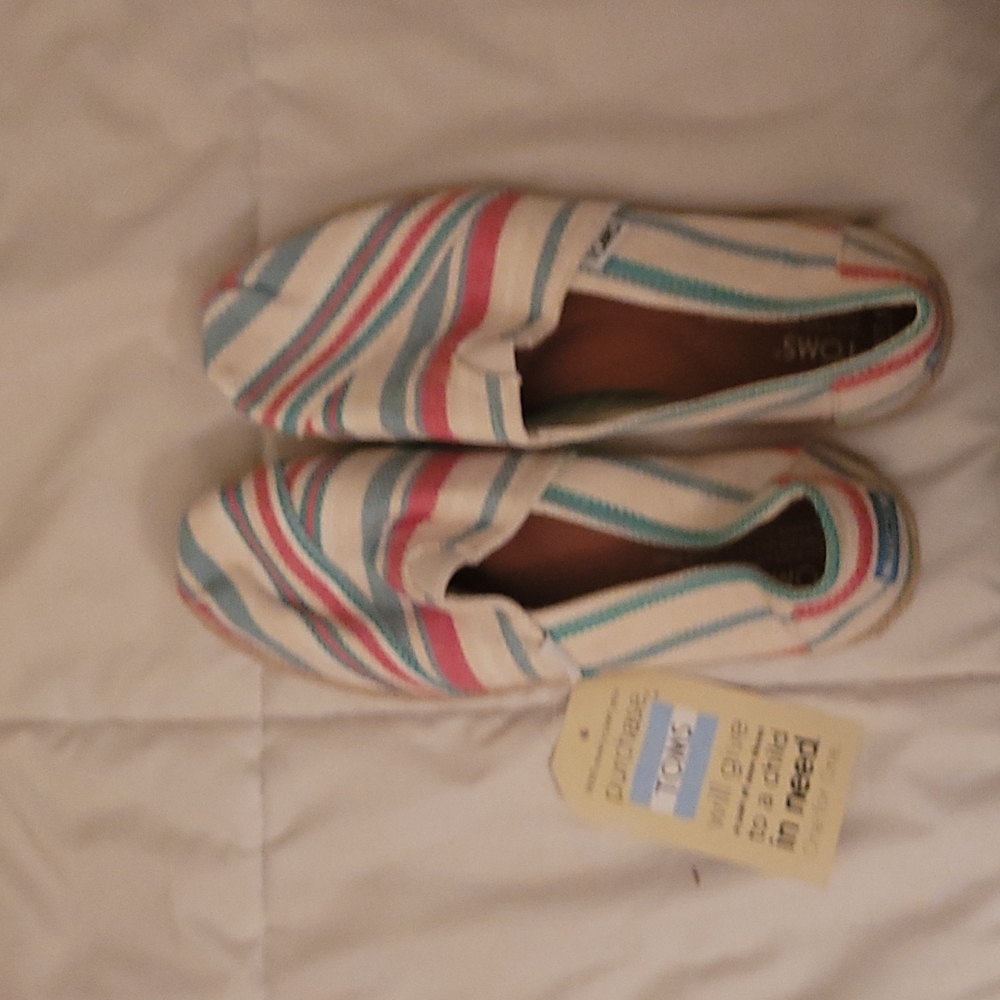 Toms slip ons